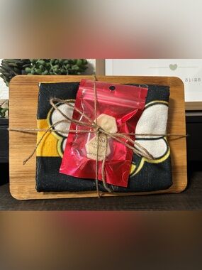 Hand Crafted Gift Set with Salted Caramel Chew Scented Wax Melts